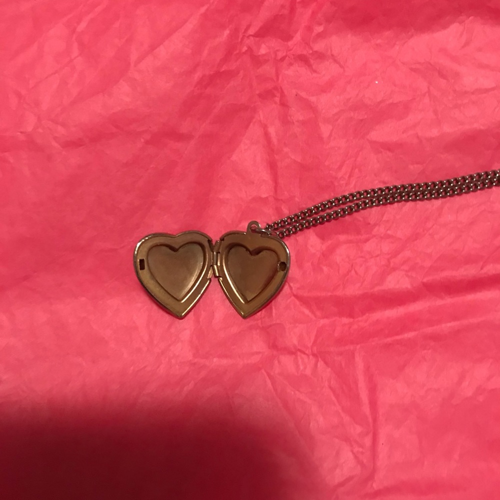 Beautiful Locket - Picture 3 of 3